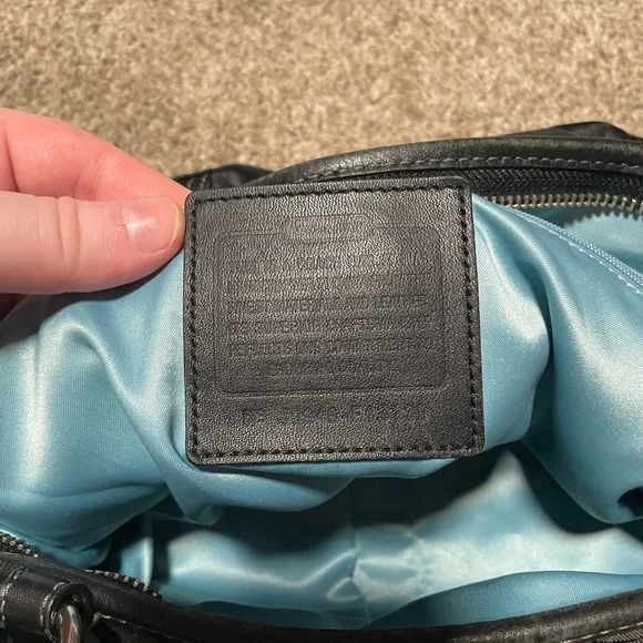 Coach Leah Shoulder Bag - Picture 4 of 5